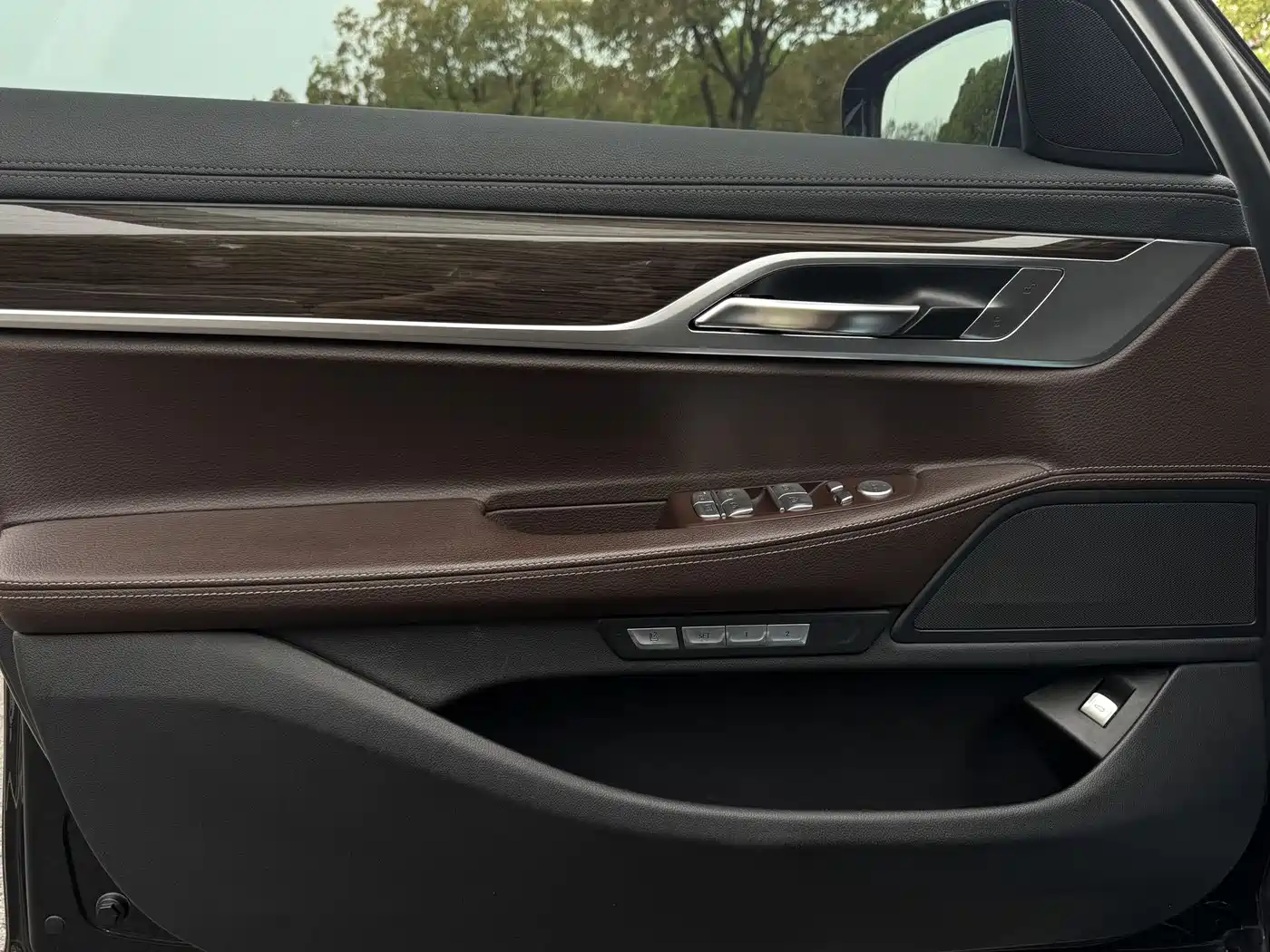 BMW 7 Series 2016 730Li Leading фото 12