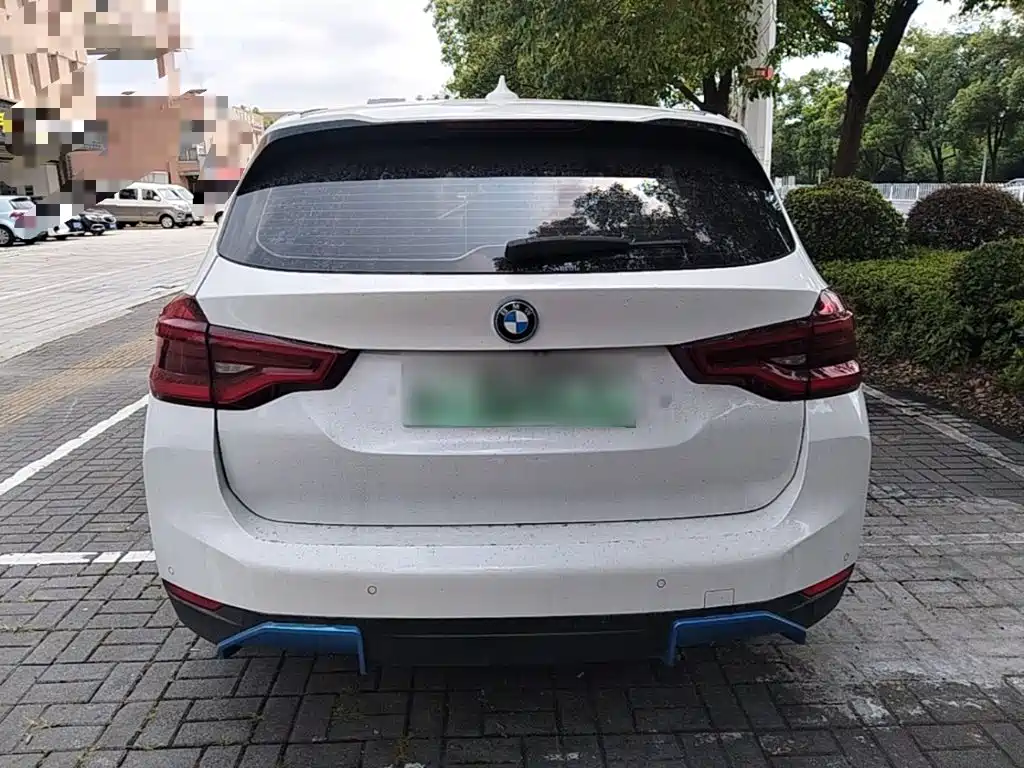 Photo 4 - BMW iX3