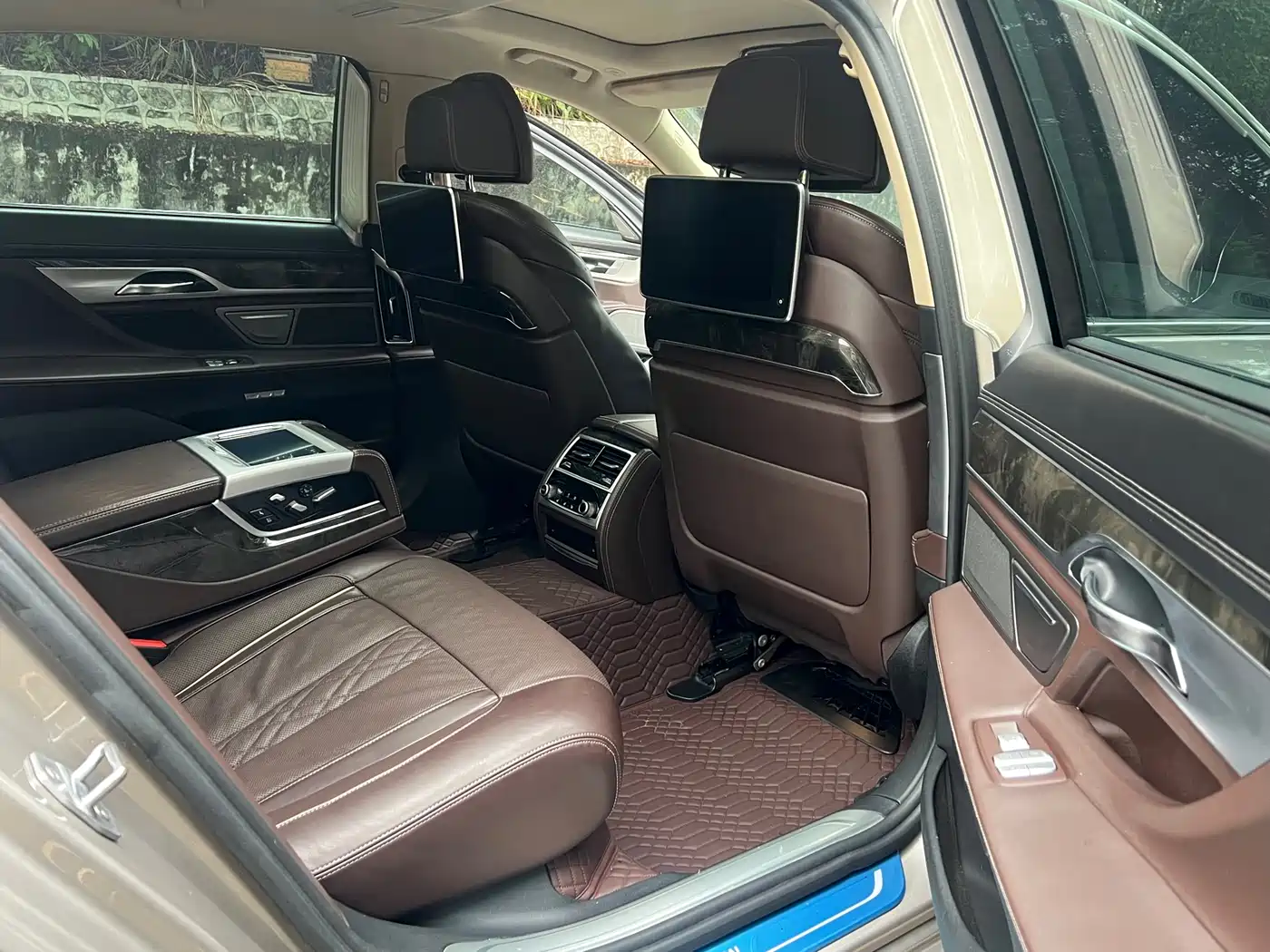 BMW 7 Series 2017 730Li Luxury Edition фото 14