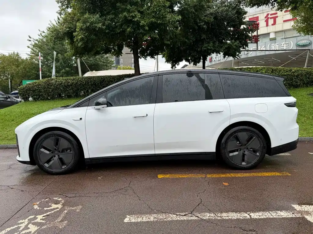 Li Auto Li i8 2026 2025 Standard Edition