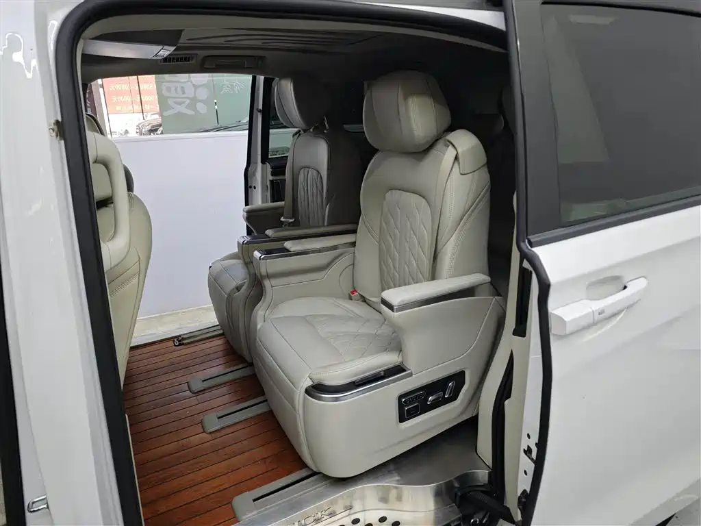 Buick GL8 2021 ES Landlord 653T Comfort фото 8