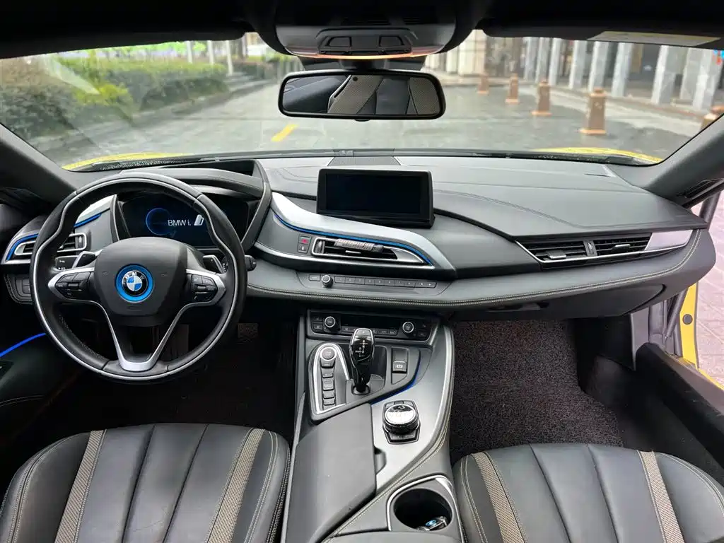 صورة 19 - BMW i8