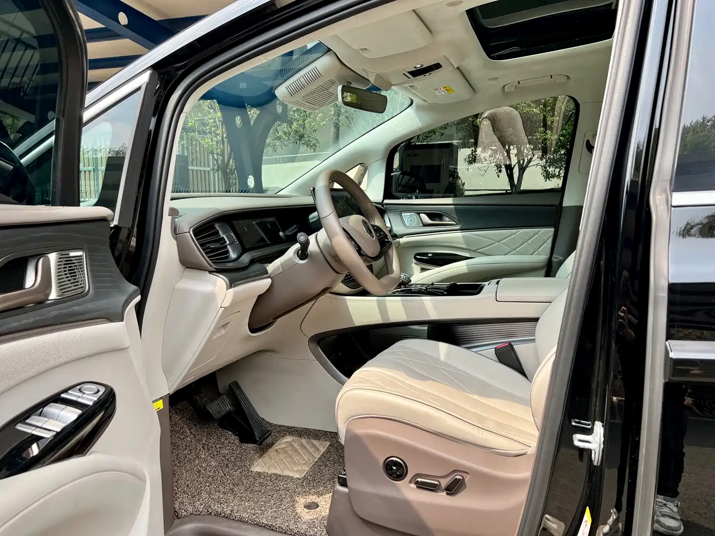Denza D9 2024 DM-i 980 AWD Flagship фото 13