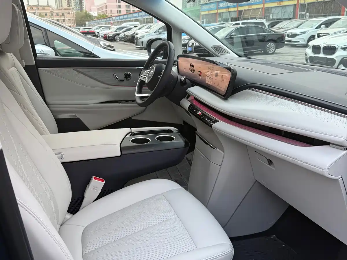 BUICK GL8 NEW ENERGY