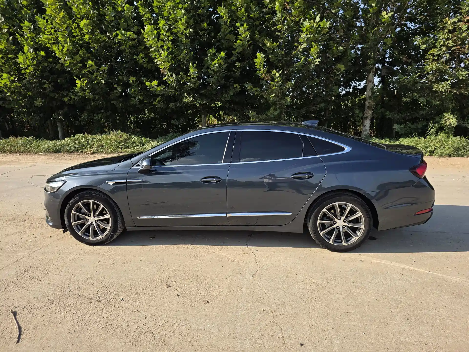 Photo 7 - Buick LaCrosse