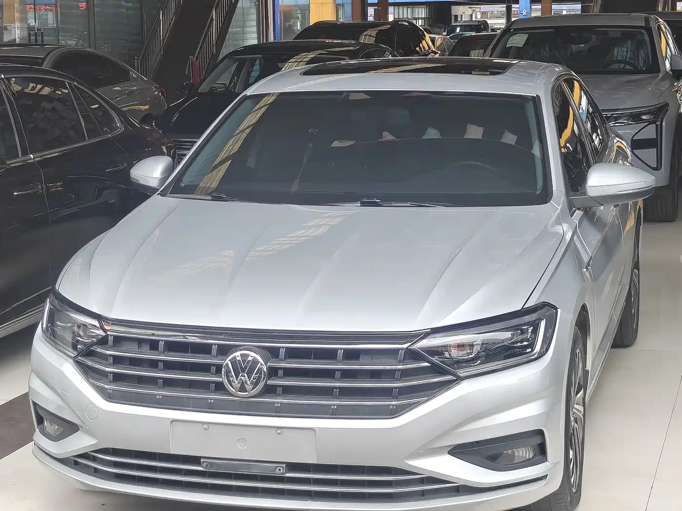 VOLKSWAGEN SAGITAR