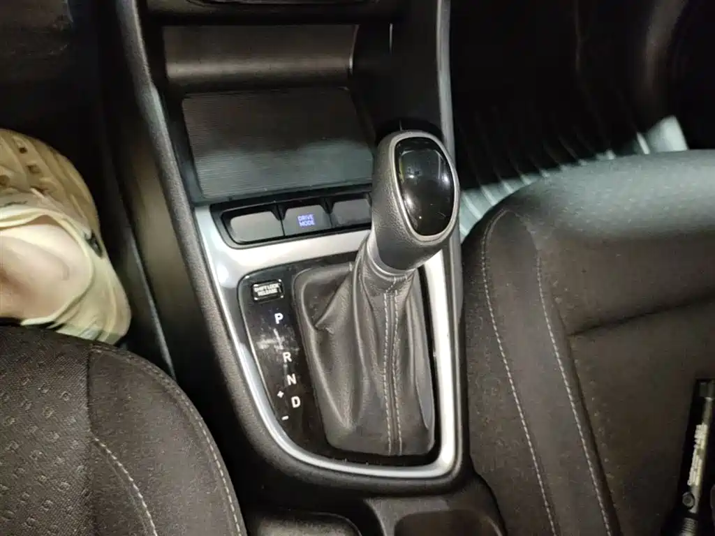 Hyundai Elantra 2018 1.6L Automatic Pleasing Edition GL China VI фото 14