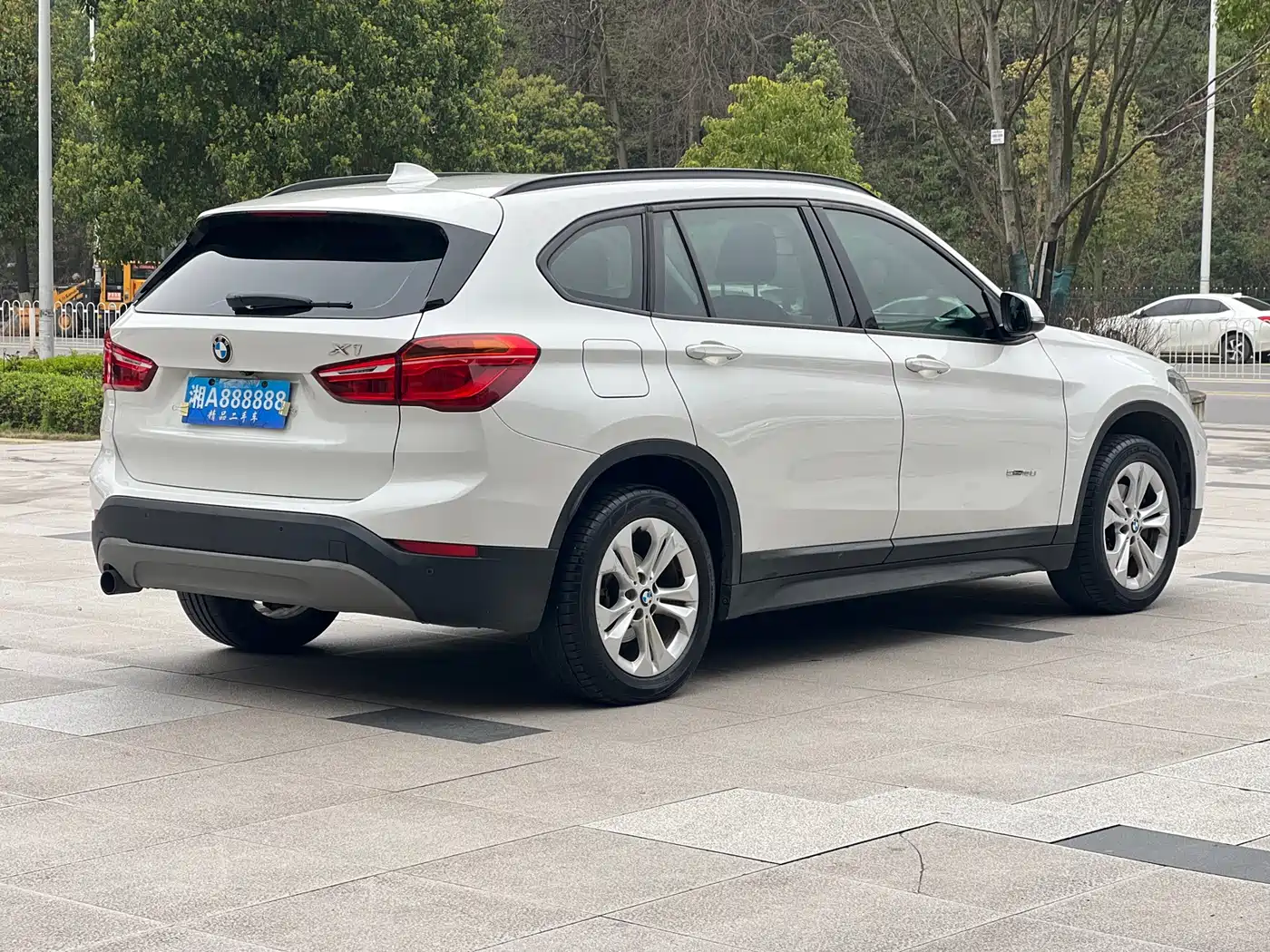 BMW X1 2016 sDrive18Li Premium Model фото 4