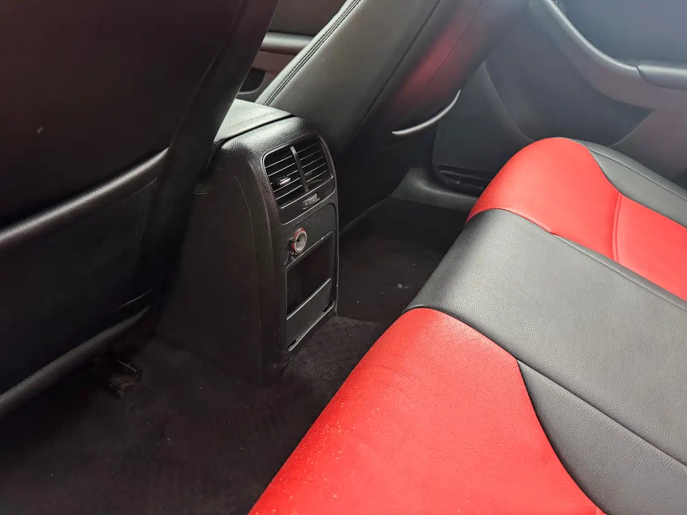 Volkswagen Sagitar 2012 1.6L Automatic Comfort Type фото 18