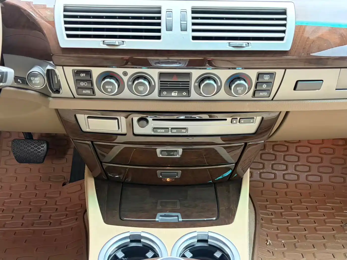 BMW 7 Series 2005 Model 740Li фото 21