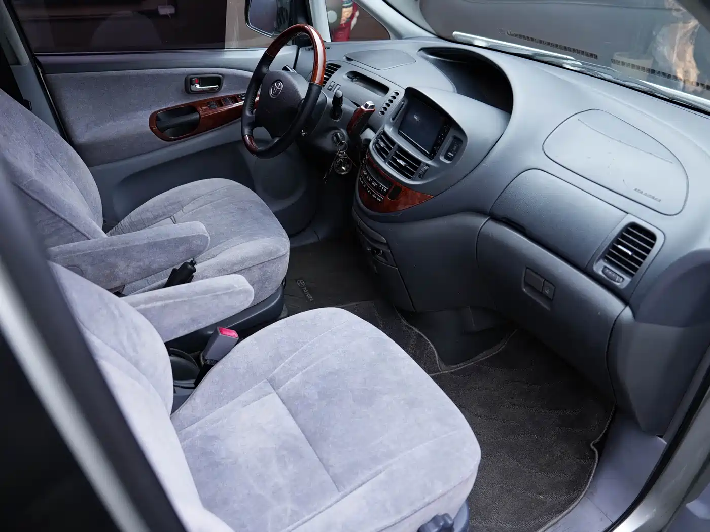 Toyota Previa фото 15
