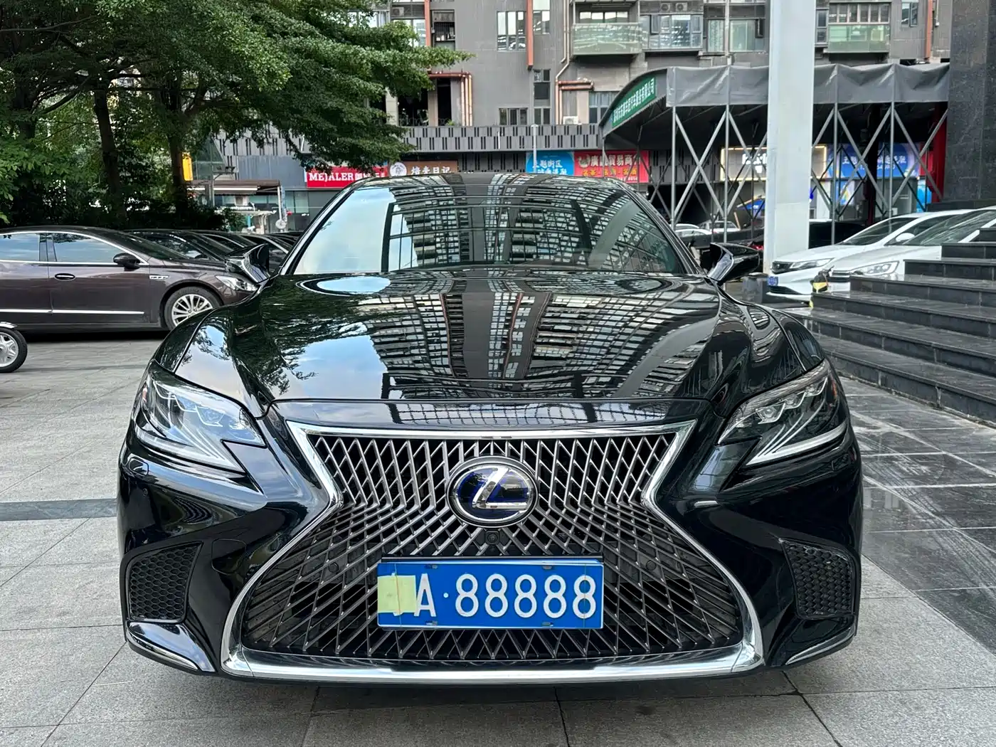 Lexus LS 2018 500h Executive Edition China V фото 2
