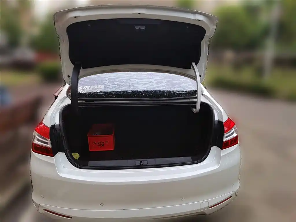 Peugeot 408 2014 1.8L Automatic Luxury Edition фото 10