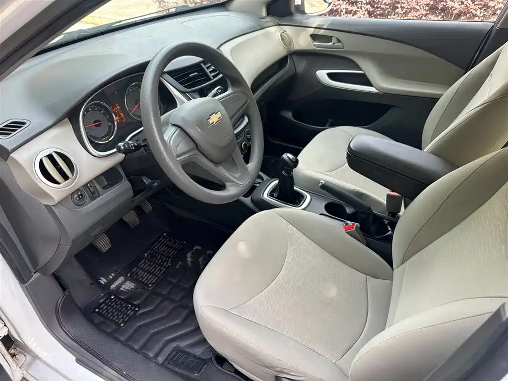 Chevrolet Sail 2015 Sail 3 1.3L Manual Ideal Edition фото 4