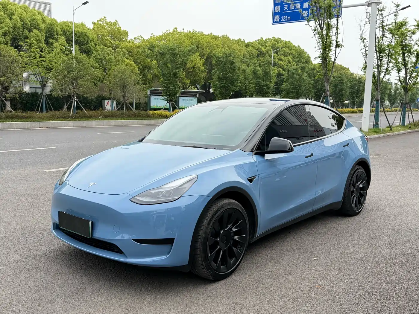 TESLA MODEL Y