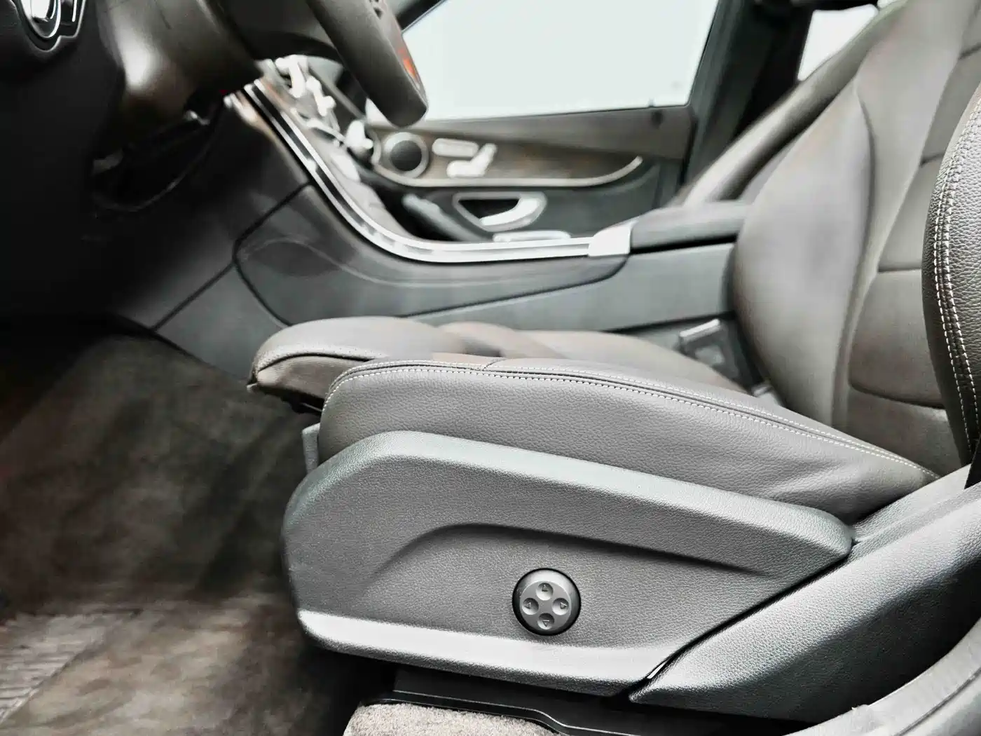 Mercedes-Benz GLC 2020 Facelift GLC 260 L 4MATIC Luxury фото 29