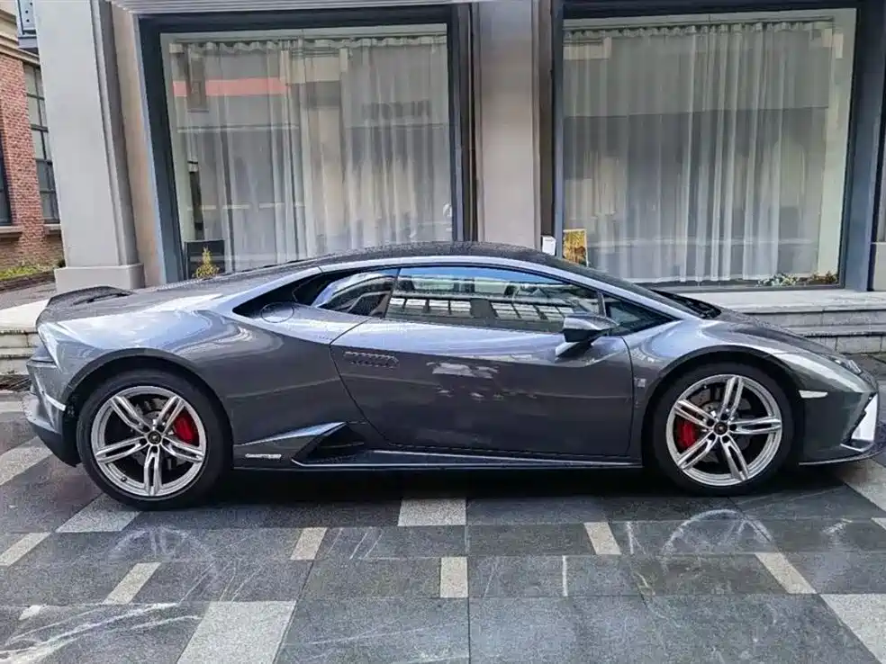 LAMBORGHINI HURACÁN