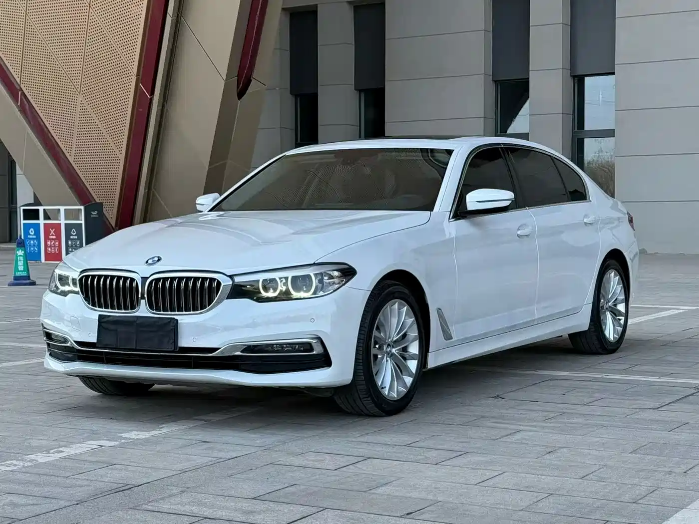 BMW 5 Series 2019 530Li Leading Luxury Package