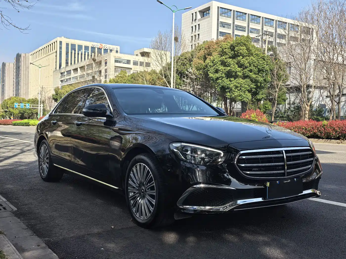 Mercedes-Benz E-Class 2023 E 300 L Fashion фото 3