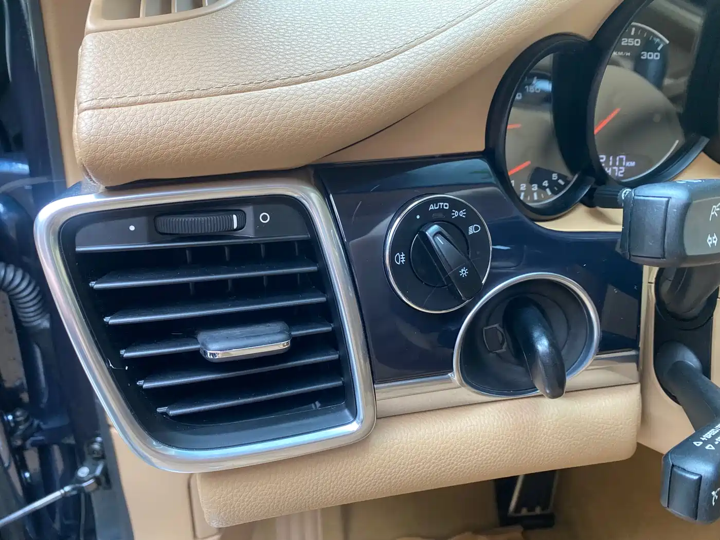 Porsche Panamera 2010 Panamera 4 3.6L фото 40