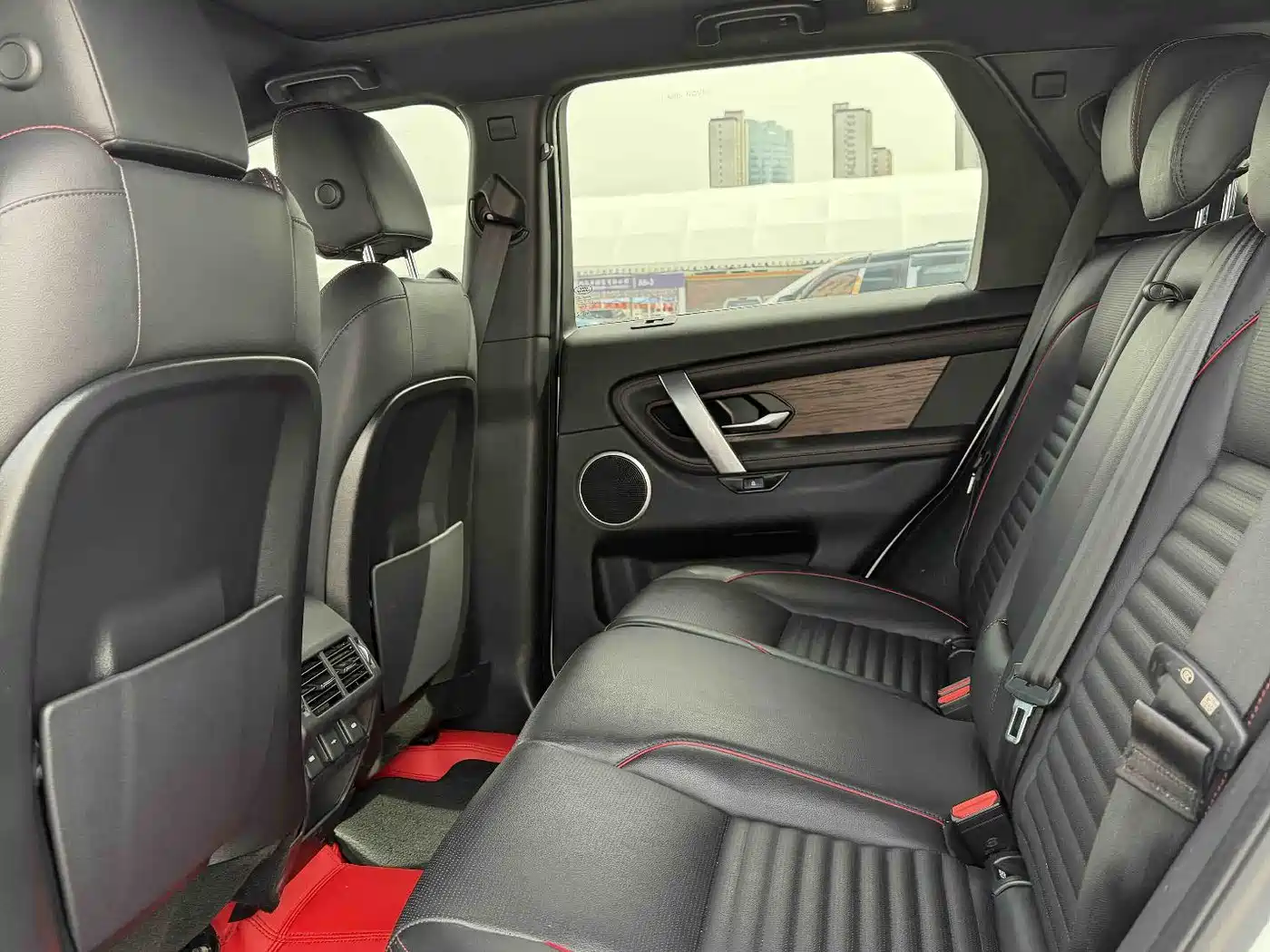 Land Rover Discovery Sport 2022 Model 249PS R-Dynamic S Performance Edition 5-Seater фото 7