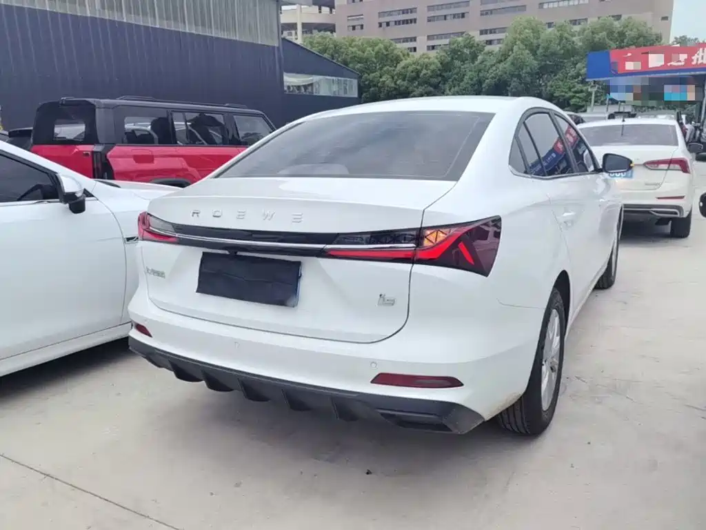 Фото 5 - Roewe i5