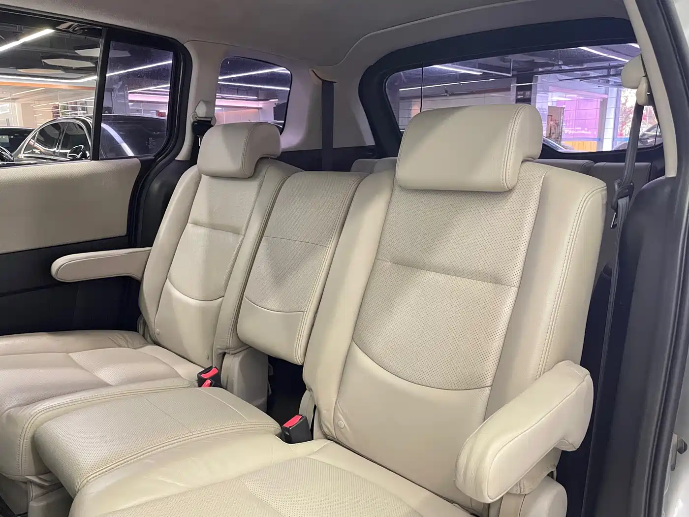 Mazda Mazda5 2010 2008 2.0 Automatic Luxury Edition