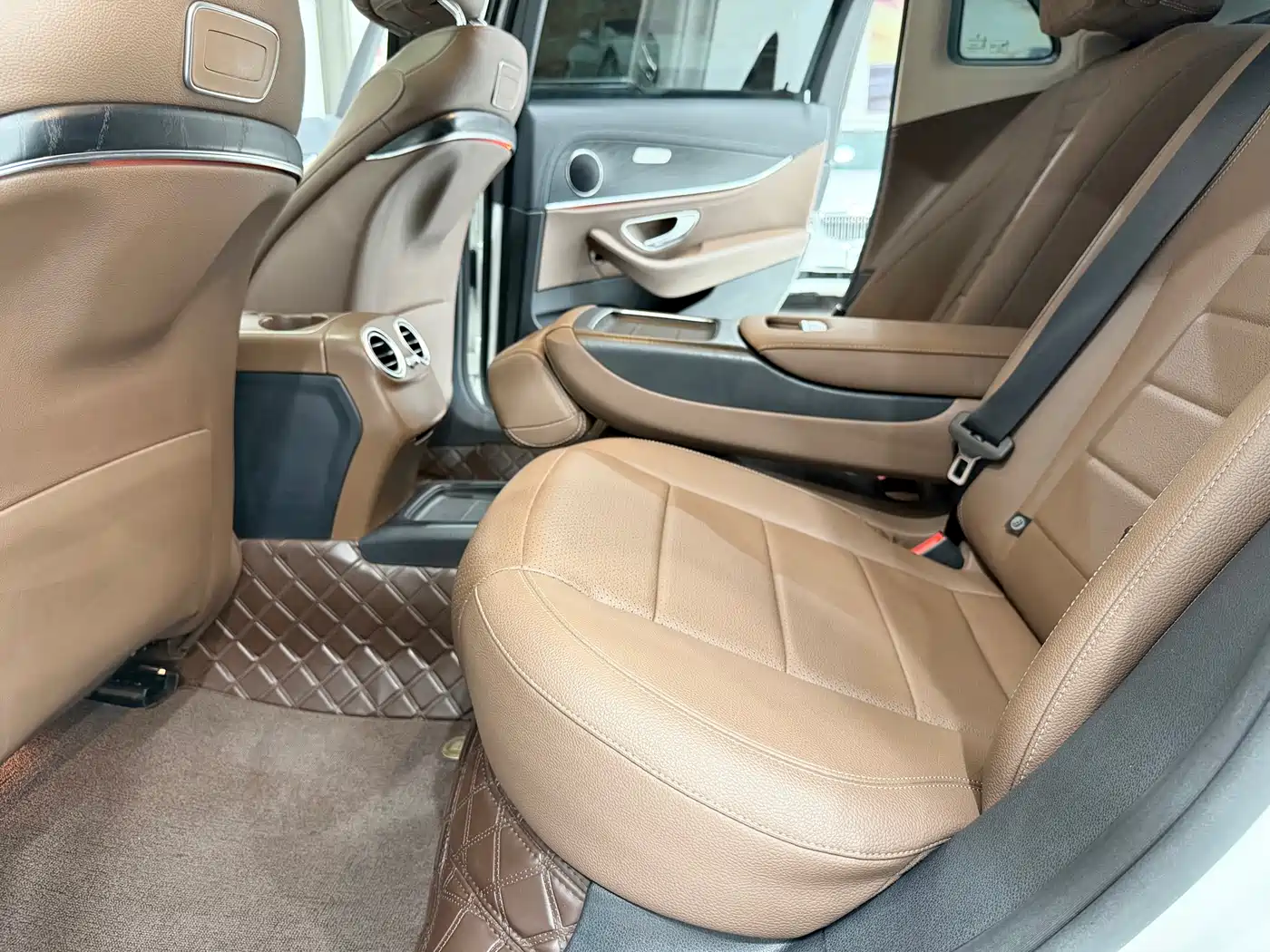 Mercedes-Benz E-Class 2018 E 200 L Sport фото 12