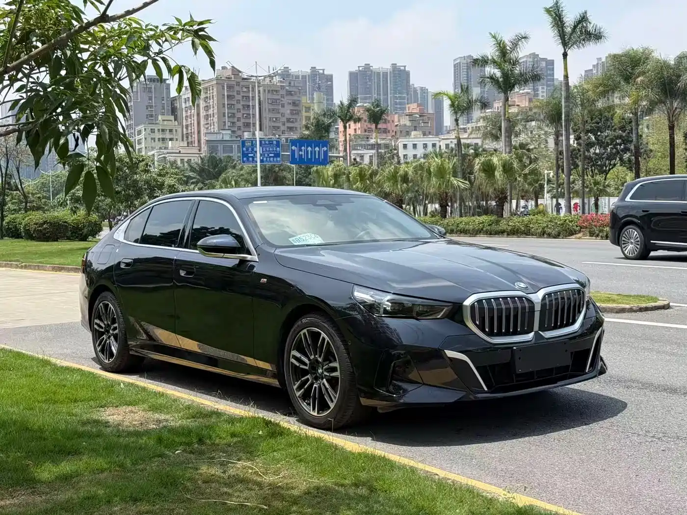 BMW 5 Series 2025 525Li M Sport Package фото 3