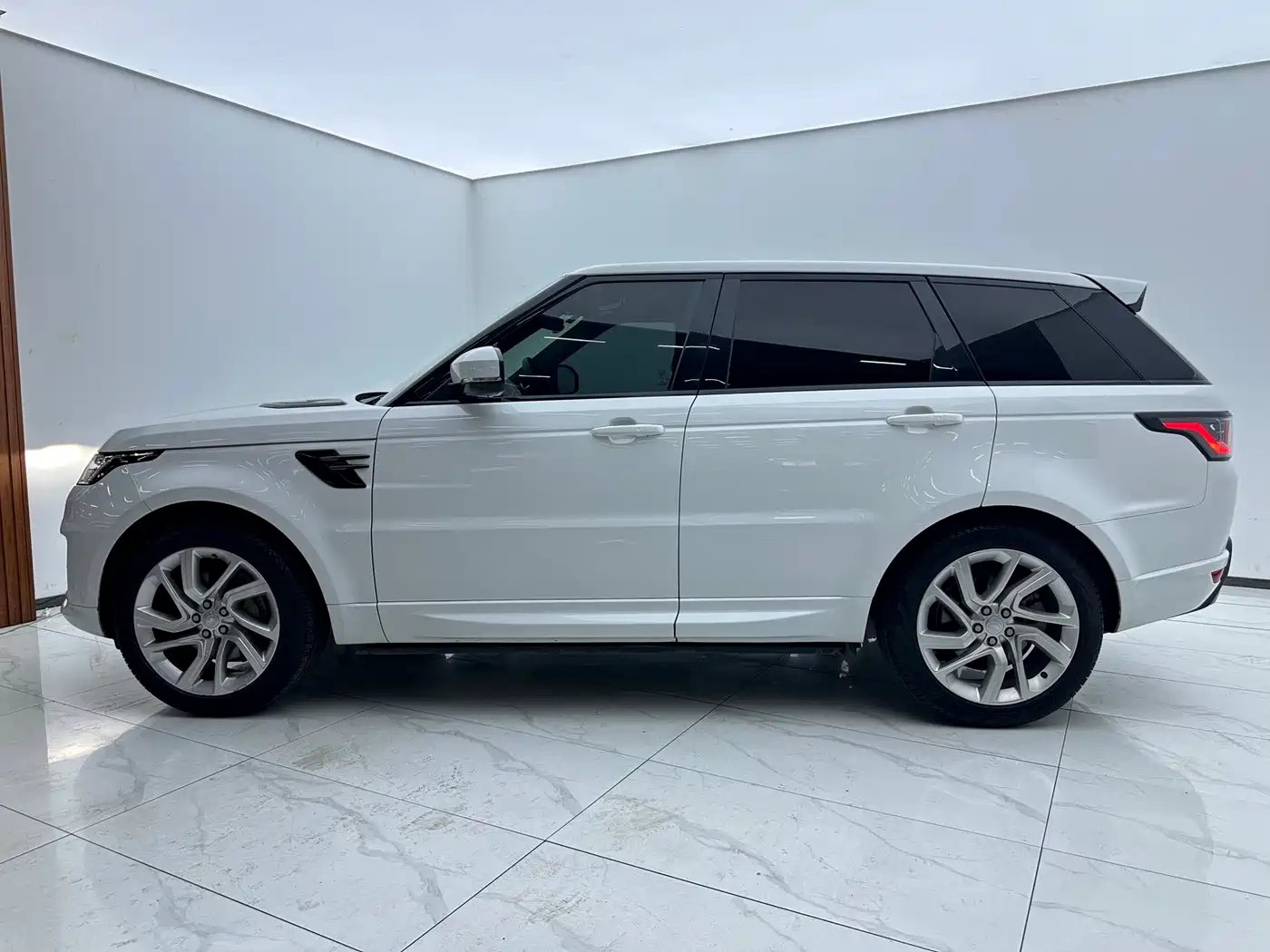 Land Rover Range Rover Sport 2018 3.0 SC V6 HSE DYNAMIC фото 3
