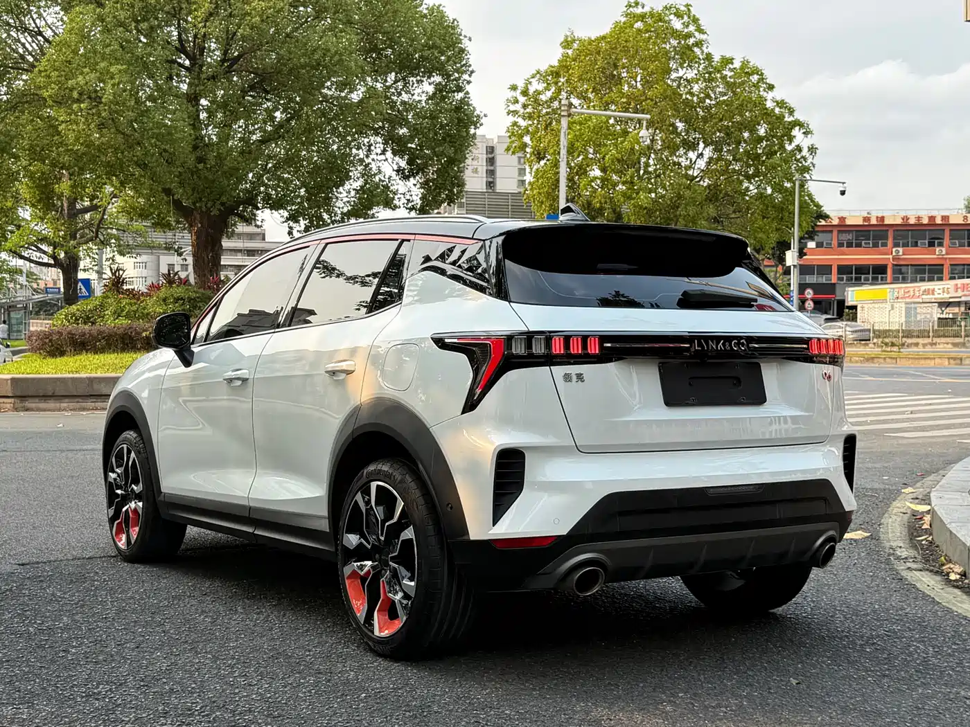 Lynk & Co 06 2020 1.5T Halo фото 5