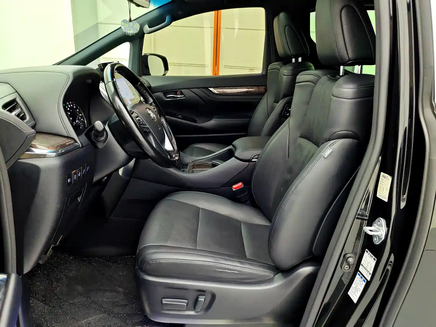 Photo 5 - Toyota Vellfire