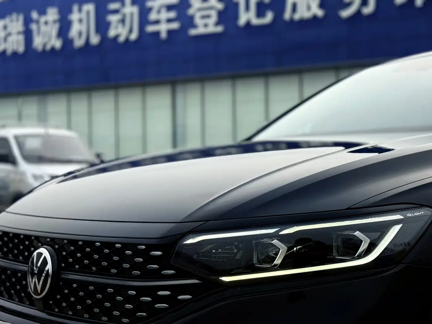 Volkswagen Passat 2022 330TSI Starlight Luxury Edition фото 2