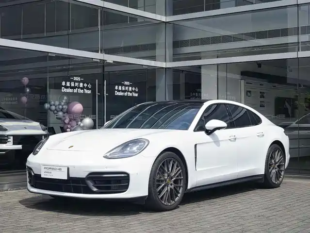 PORSCHE PANAMERA