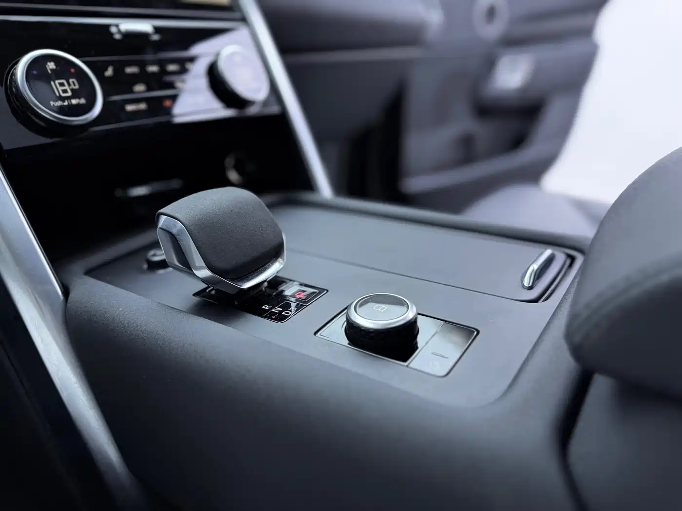 Land Rover Discovery 2024 Model 360PS S фото 26