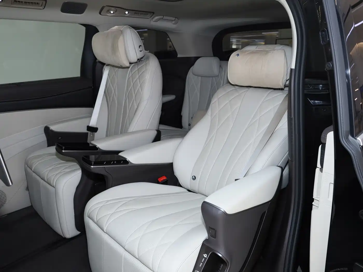 Denza D9 2025 2025 Model DM-i Smart Drive Edition 1020 AWD Flagship