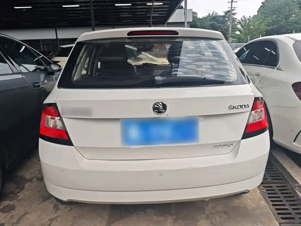 Škoda Fabia 2016 2015 1.4L Automatic Pioneer Edition