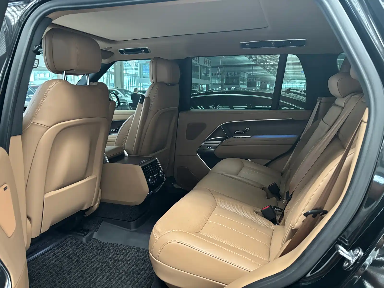 Photo 6 - Land Rover Range Rover