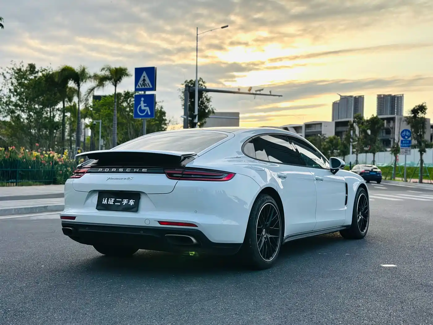 Porsche Panamera 2017 Panamera 4 Executive Long Wheelbase 3.0T фото 7