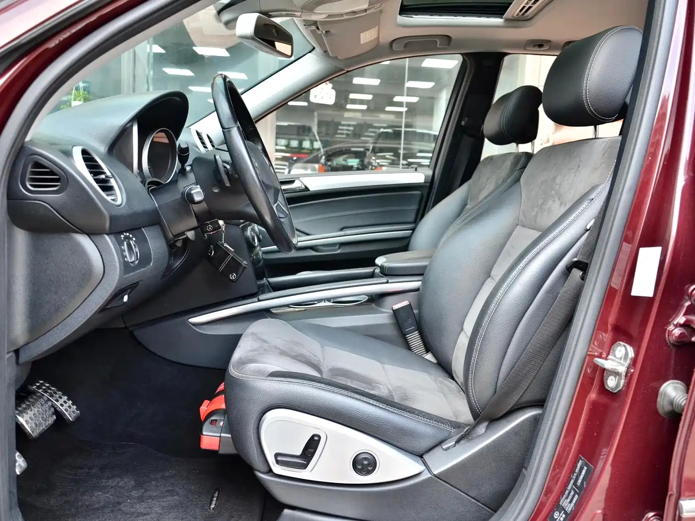 Mercedes-Benz M-Class 2010 ML 300 4MATIC фото 10