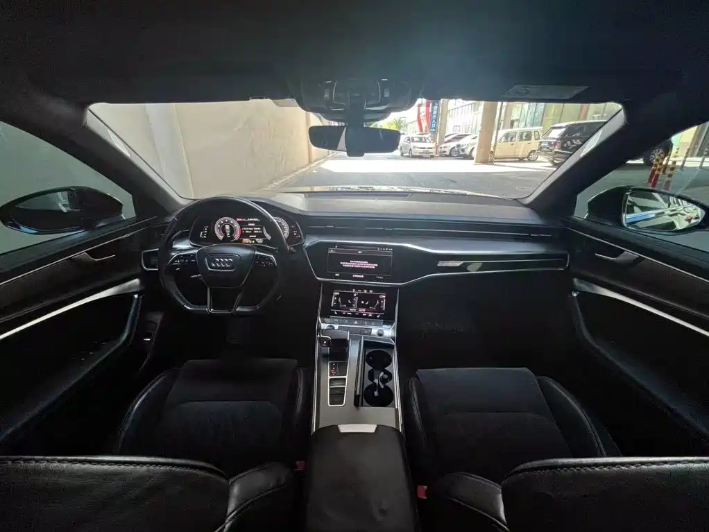 Фото 11 - Audi A6L