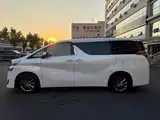 Фото 4 - Toyota Vellfire