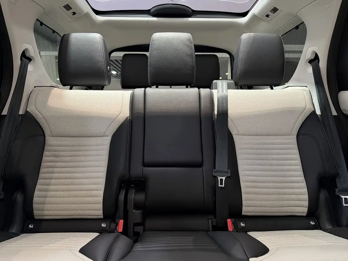 Land Rover Discovery 2024 360PS Dynamic SE фото 39