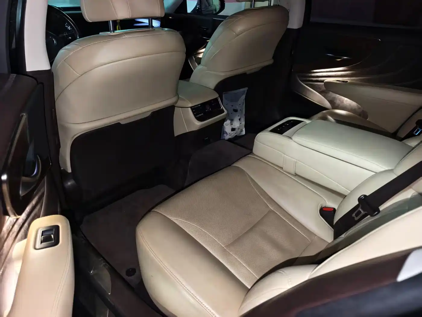 Фото 4 - Lexus LS