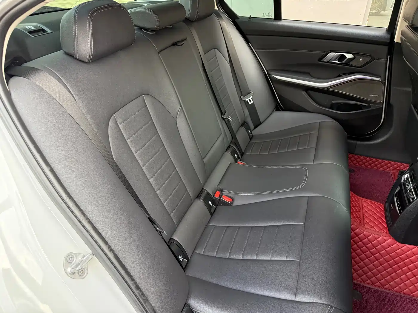 BMW 3 Series 2021 325i M Sport Night Edition фото 27