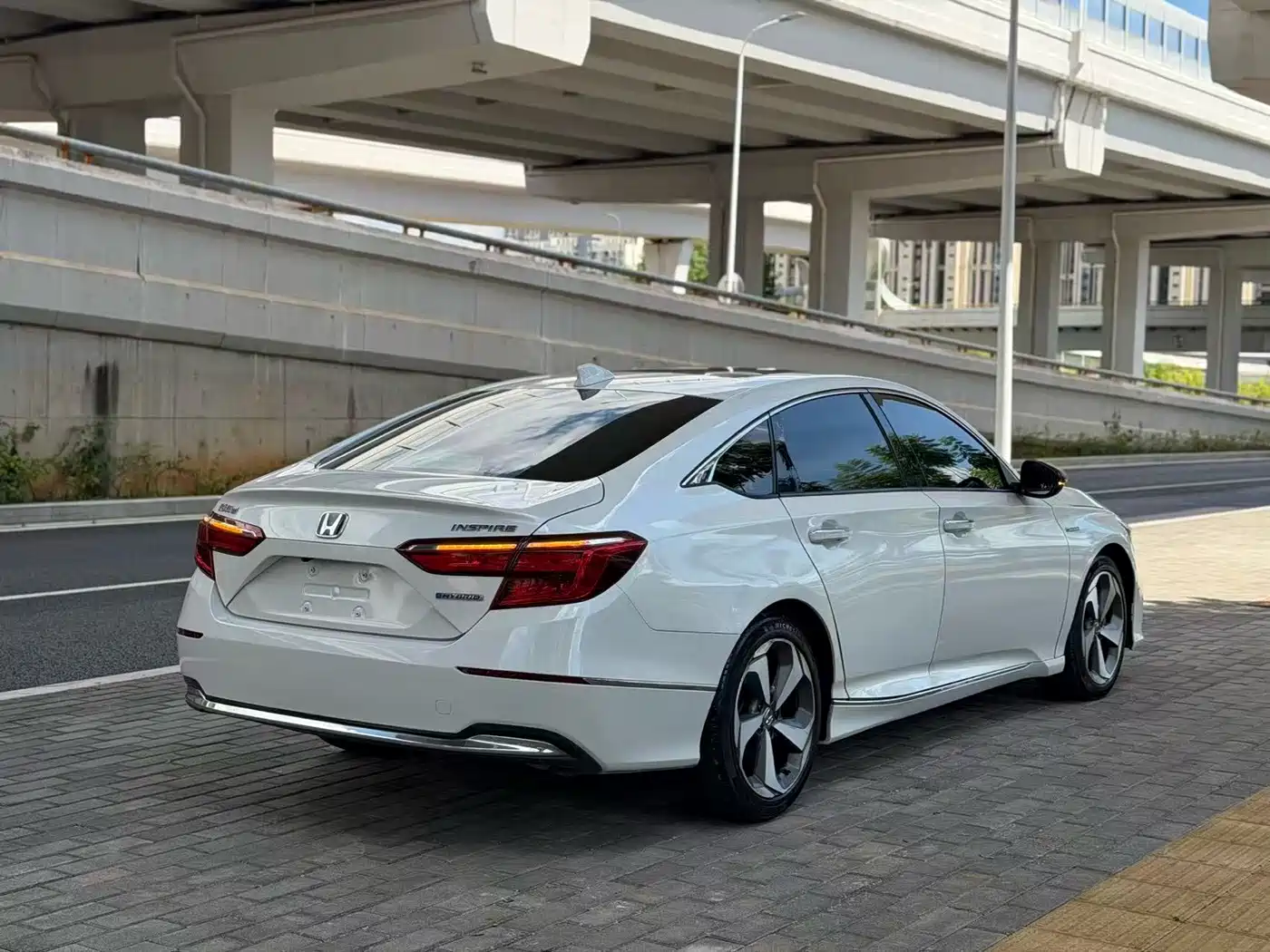 Фото 6 - Honda Inspire