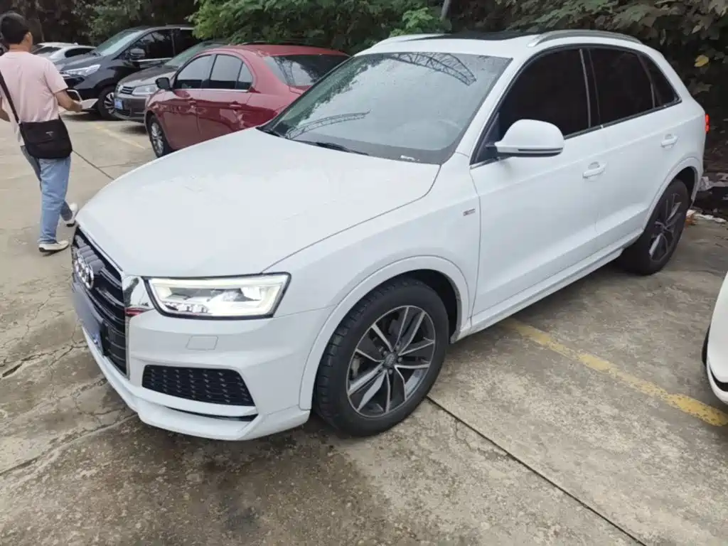 Photo 1 - Audi Q3