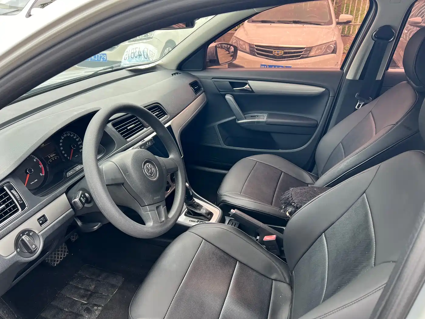 Volkswagen Lavida 2013 Facelift Classic 1.6L Automatic Trend фото 3