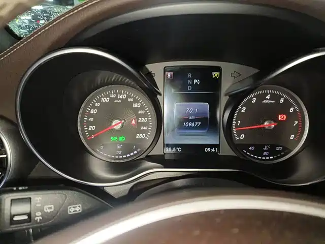 Mercedes-Benz GLC 2017 GLC 260 4MATIC Dynamic — фото 4