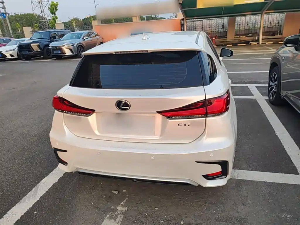 Lexus CT 2020 2017 CT200h Elite Edition (Single Color) China VI